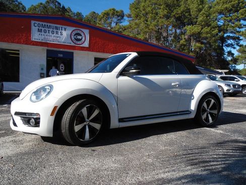 Used 2013 Volkswagen Beetle 2.0T image 2