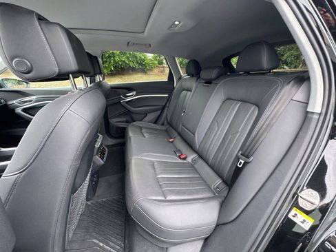 Used 2023 Audi e-tron Premium Plus w/ Premium Plus Package AWD/4WD image 5