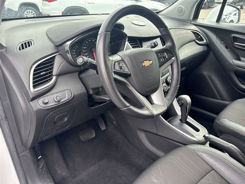 Certified 2022 Chevrolet Trax LT w/ LT Convenience Package image 10