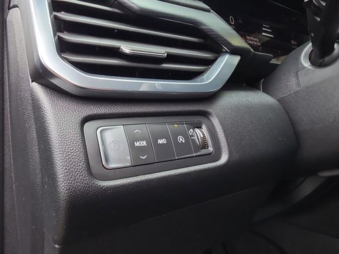 Used 2025 GMC Acadia Elevation image 17