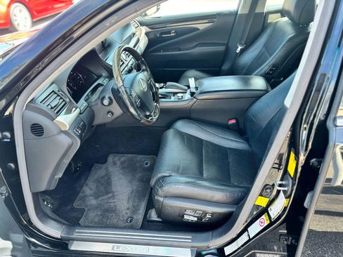 Used 2013 Lexus LS 460 AWD w/ Comfort Pkg image 10