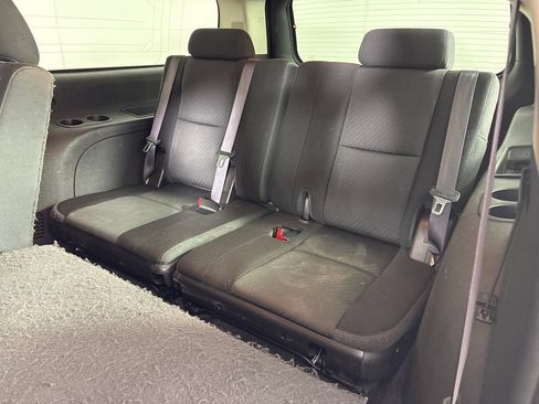 Used 2014 Chevrolet Suburban LS RWD image 30