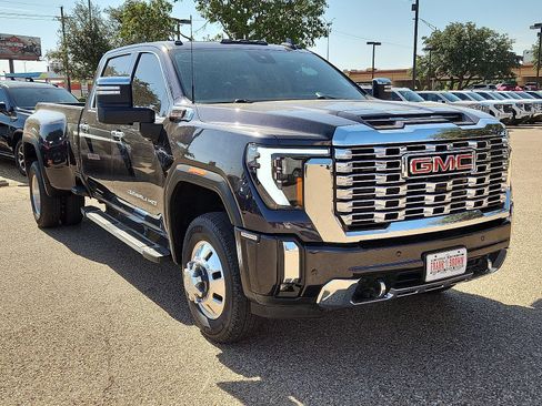 Used 2024 GMC Sierra 3500 Denali w/ Denali Reserve Package AWD/4WD image 7