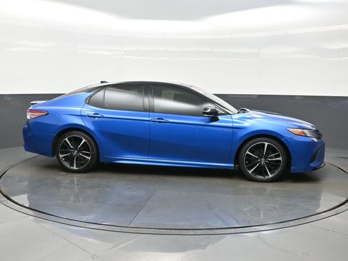 Used 2019 Toyota Camry XSE FWD image 7