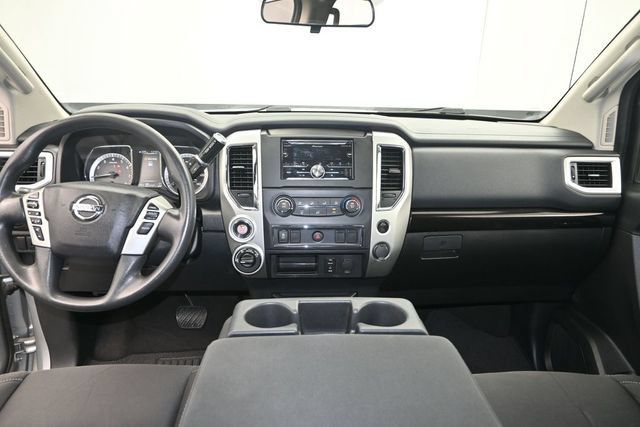 Used 2017 Nissan Titan SV AWD/4WD image 11