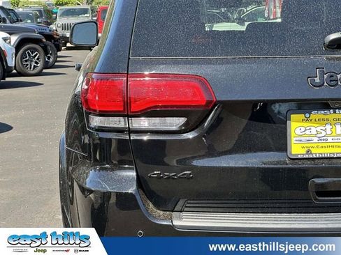 Used 2022 Jeep Grand Cherokee Laredo X AWD/4WD image 10
