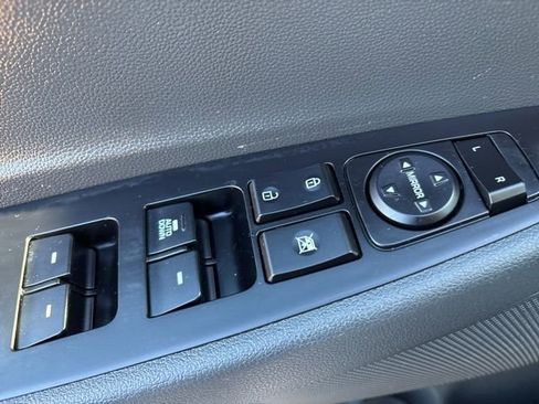 Used 2021 Hyundai Tucson SE w/ Cargo Package image 12