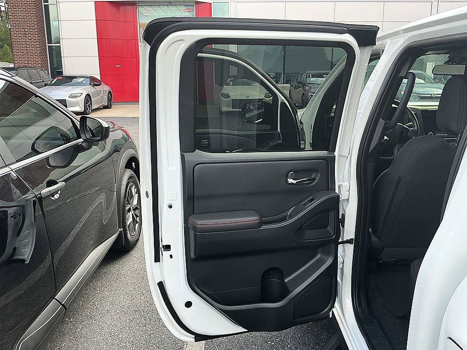 Certified 2023 Nissan Frontier Pro-X w/ Tow Package RWD image 22