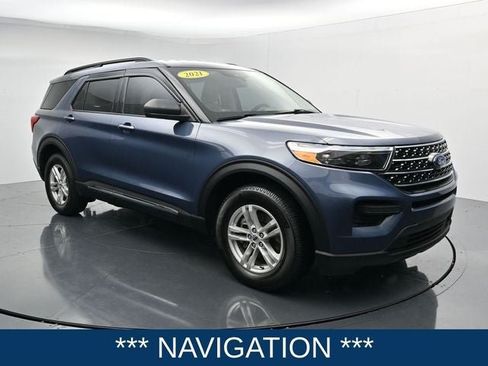 Used 2021 Ford Explorer XLT AWD/4WD image 2