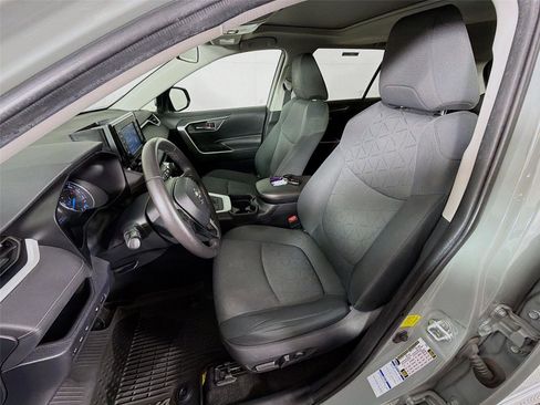 Used 2020 Toyota RAV4 XLE w/ Convenience Package image 11