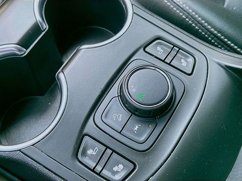 Used 2022 GMC Terrain SLT w/ Infotainment Package II FWD image 19