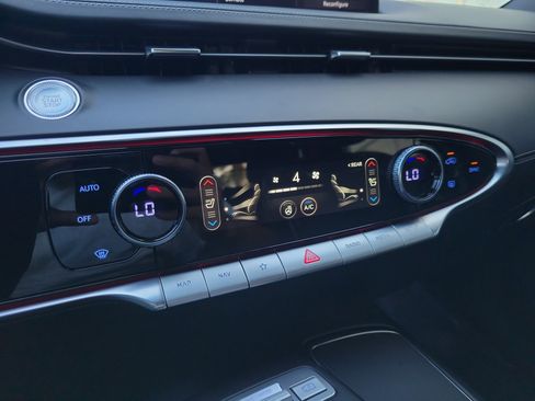 Used 2024 Genesis GV70 2.5T w/ Sport Prestige Package image 26