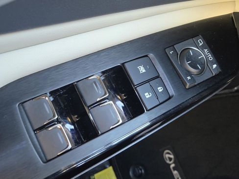 Certified 2025 Lexus ES 350 w/ Premium Package image 30