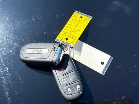 Used 2016 Jeep Renegade Latitude FWD image 10