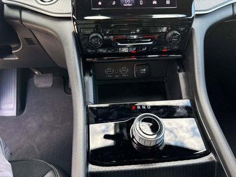 New 2025 Jeep Grand Cherokee Altitude RWD image 18