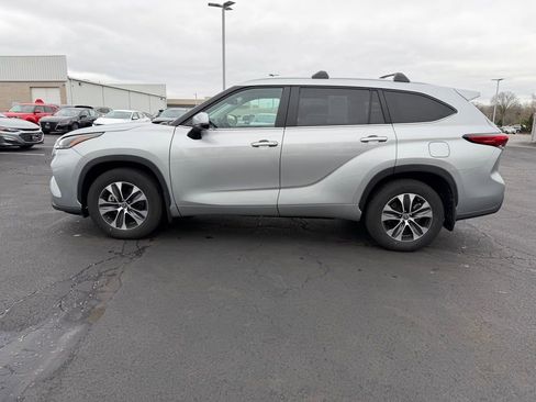 Used 2023 Toyota Highlander XLE image 10