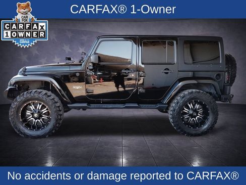 Used 2015 Jeep Wrangler Unlimited Sahara w/ Connectivity Group AWD/4WD image 2