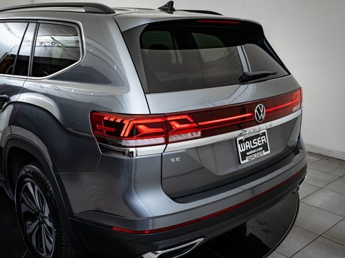 Used 2024 Volkswagen Atlas SE image 18