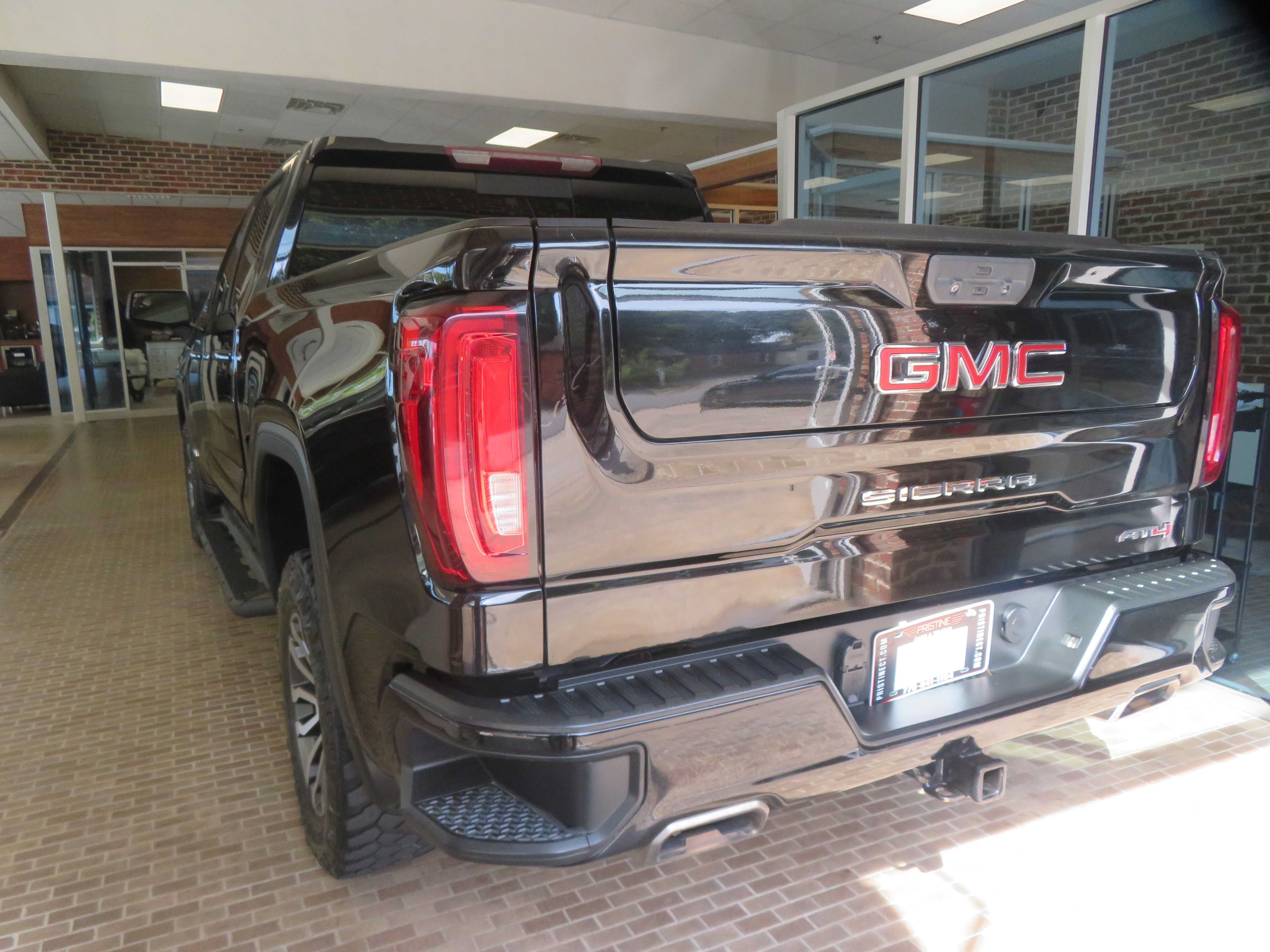 Used 2022 GMC Sierra 1500 AT4 w/ AT4 Preferred Package AWD/4WD image 6