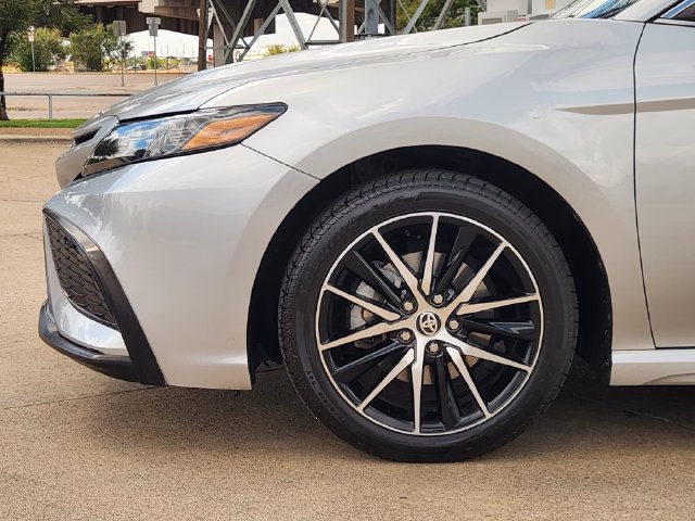 Used 2023 Toyota Camry SE FWD image 5