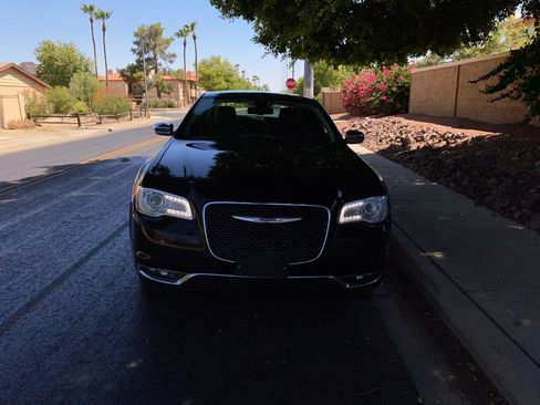 Used 2019 Chrysler 300 Limited AWD/4WD image 3