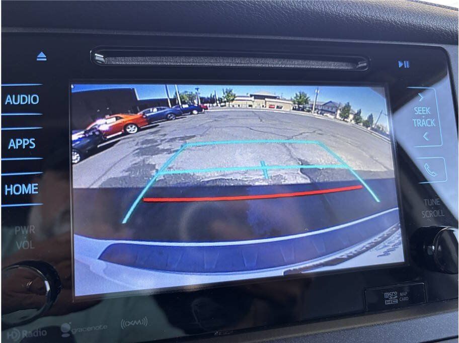Used 2017 Toyota Sienna SE w/ SE Preferred Package FWD image 18