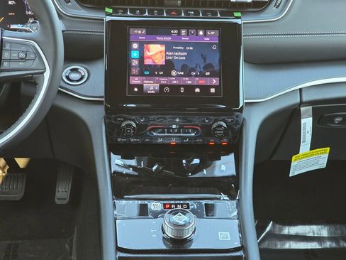 New 2025 Jeep Grand Cherokee Laredo X w/ Luxury Tech Group I image 29