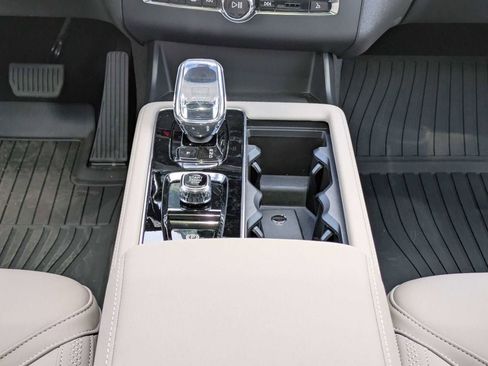 New 2026 Volvo XC90 B6 Plus w/ Protection Package Premier AWD/4WD image 25