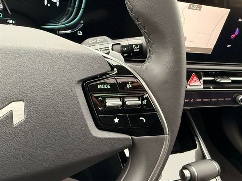 New 2025 Kia Niro EX Touring image 13