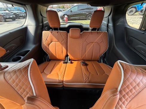 New 2026 Chrysler Pacifica Pinnacle FWD image 13