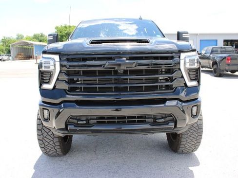 Used 2024 Chevrolet Silverado 2500 High Country w/ High Country Premium Package AWD/4WD image 2