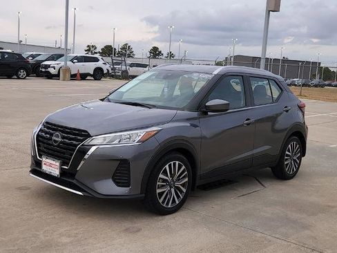 Certified 2022 Nissan Kicks SV image 3