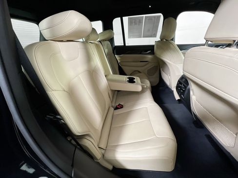 Used 2023 Jeep Grand Cherokee Limited w/ Black Appearance Package image 27