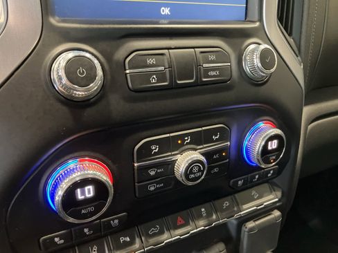 Used 2022 GMC Sierra 2500 SLT w/ SLT Preferred Package image 21