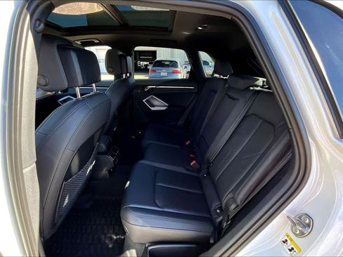 Used 2019 Audi Q3 2.0T Premium Plus image 18