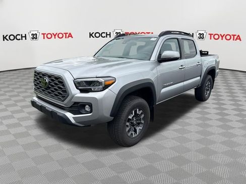 Used 2023 Toyota Tacoma TRD Off-Road w/ Technology Package AWD/4WD image 3
