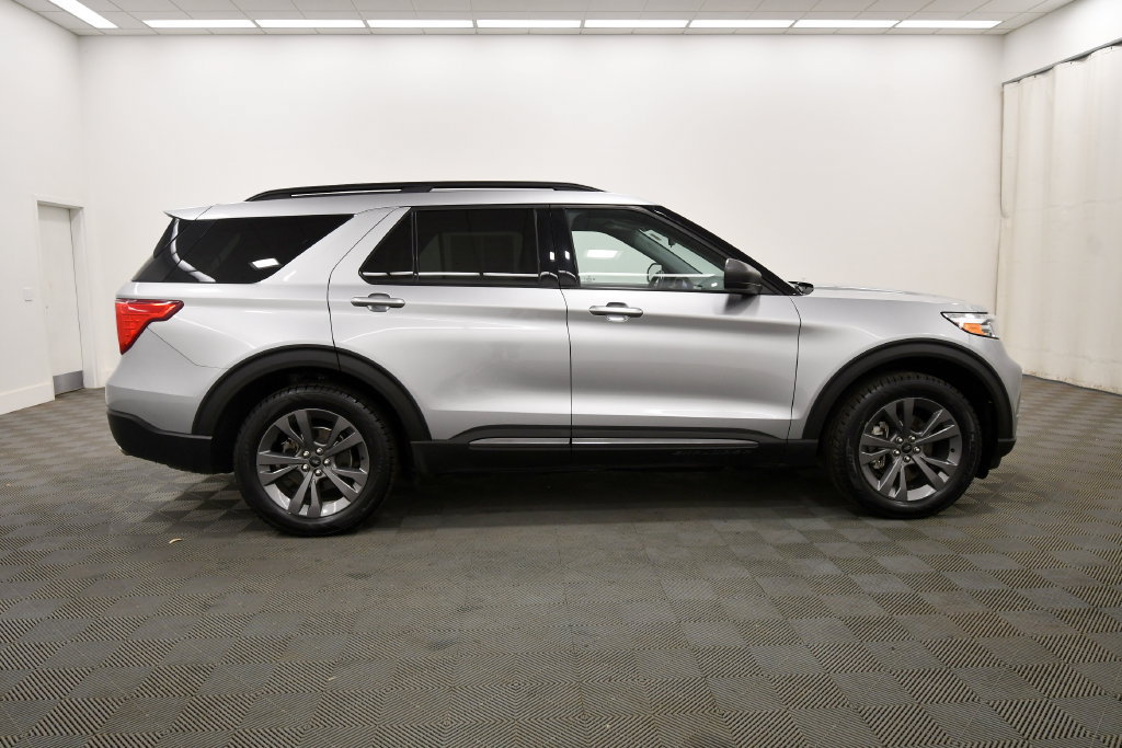 Used 2021 Ford Explorer XLT w/ Equipment Group 202A AWD/4WD image 9