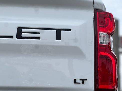 Used 2021 Chevrolet Silverado 1500 LT Trail Boss w/ Convenience Package II image 10