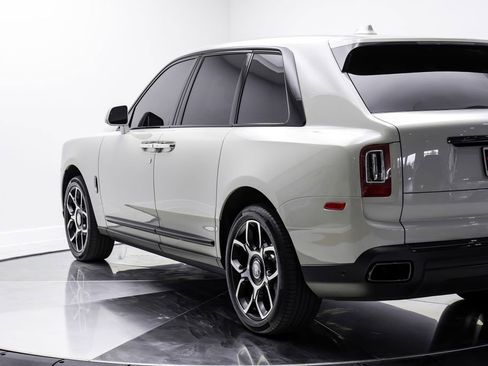 Used 2022 Rolls-Royce Cullinan Black Badge AWD/4WD image 11