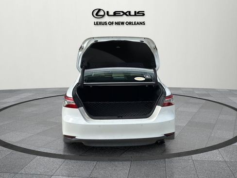 Used 2018 Toyota Camry XLE image 13