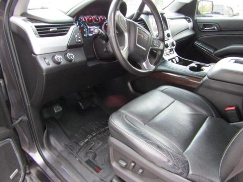 Used 2017 GMC Yukon SLT image 4