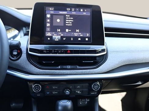 Used 2025 Jeep Compass Latitude image 20