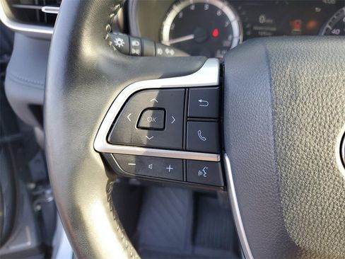 Used 2023 Toyota Highlander LE image 24