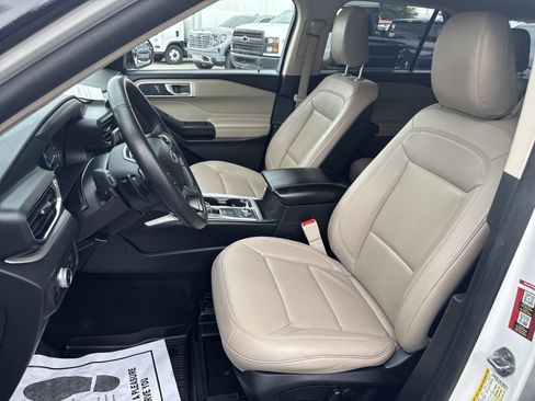 Used 2020 Ford Explorer XLT w/ Equipment Group 202A AWD/4WD image 22