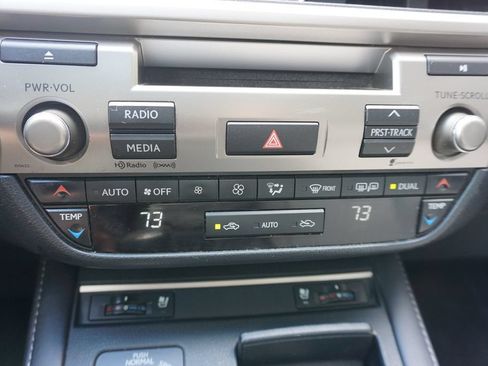 Used 2016 Lexus ES 350 w/ Premium Package w/Wood Trim FWD image 11