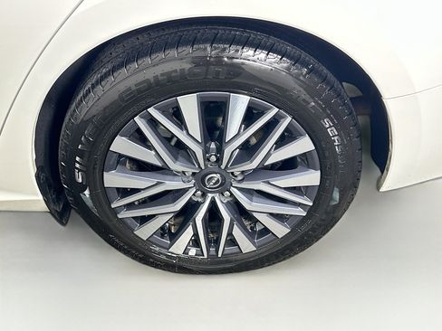 Used 2025 Nissan Altima 2.5 SV FWD image 11