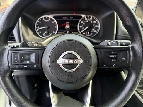 Used 2023 Nissan Rogue S image 32