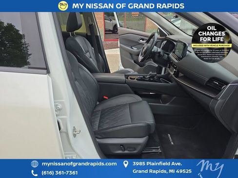 Used 2023 Nissan Rogue Platinum w/ Platinum Premium Package AWD/4WD image 24