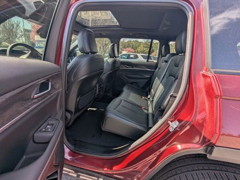 Certified 2025 Jeep Grand Cherokee Limited w/ Black Appearance Package image 11