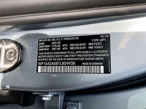 Certified 2026 Porsche Macan AWD/4WD image 35